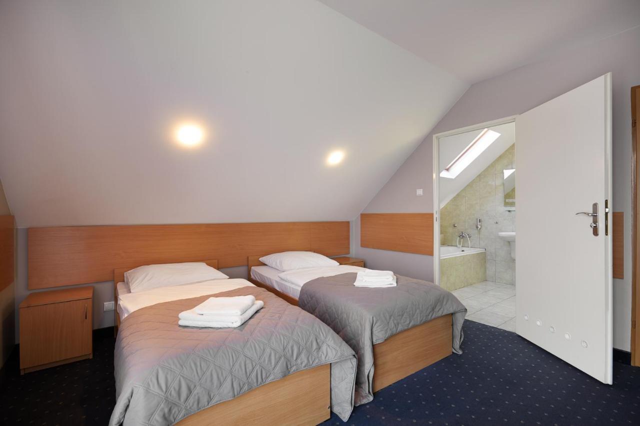 Hotel Wena Kielce Kültér fotó