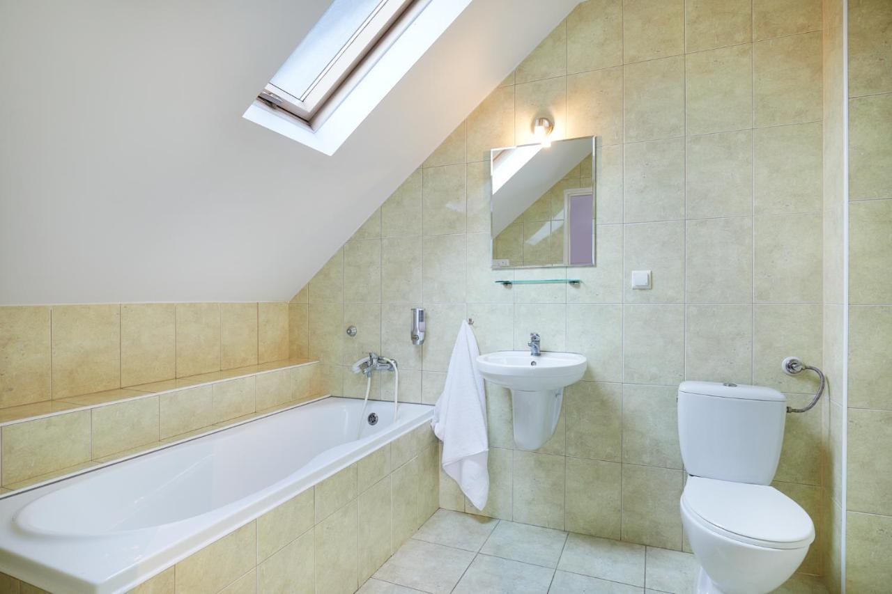 Hotel Wena Kielce Kültér fotó