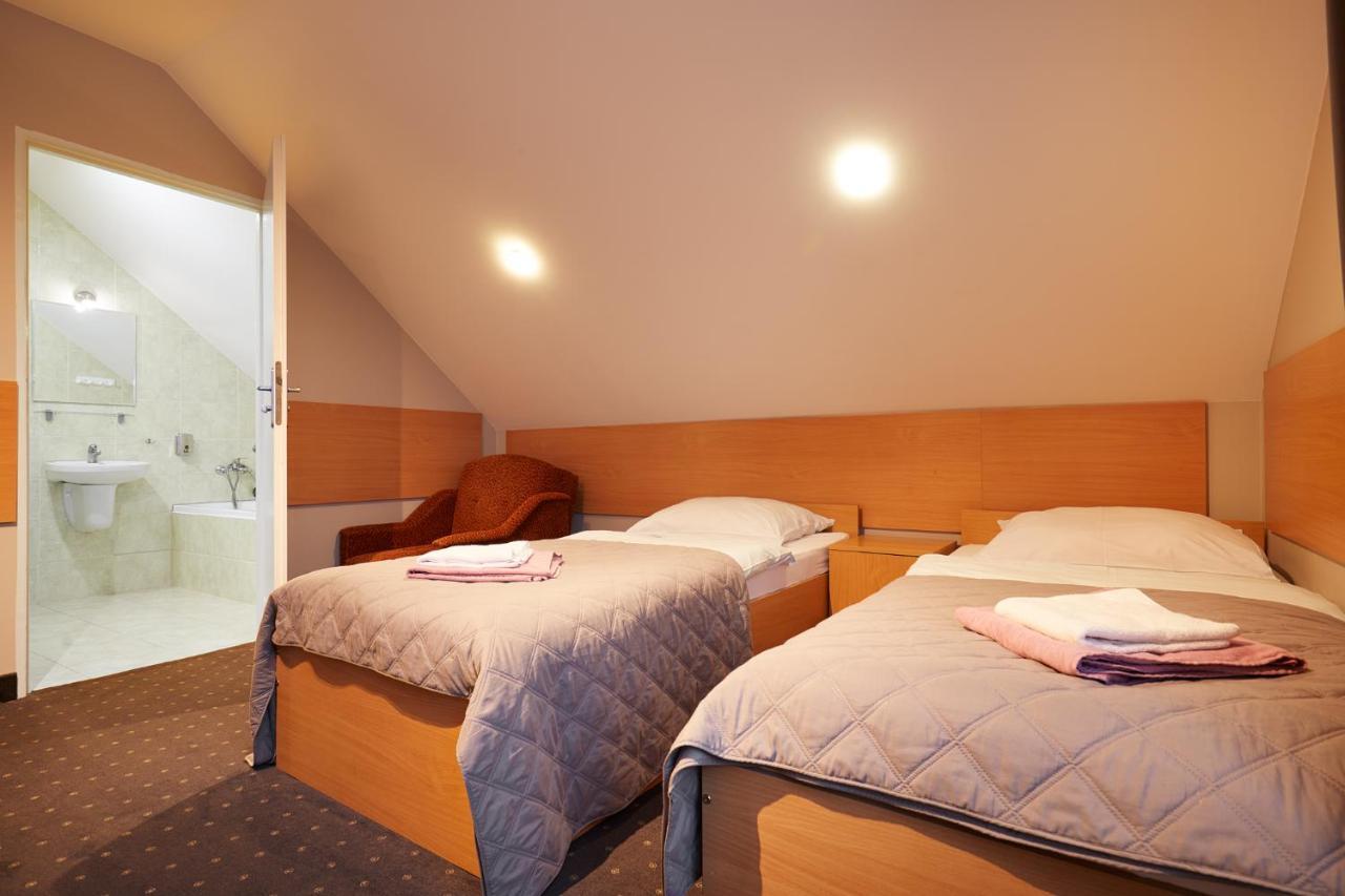 Hotel Wena Kielce Kültér fotó